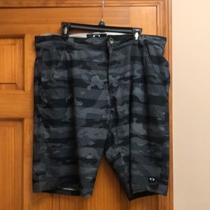 Men’s camo oakley shorts size 38 black camo